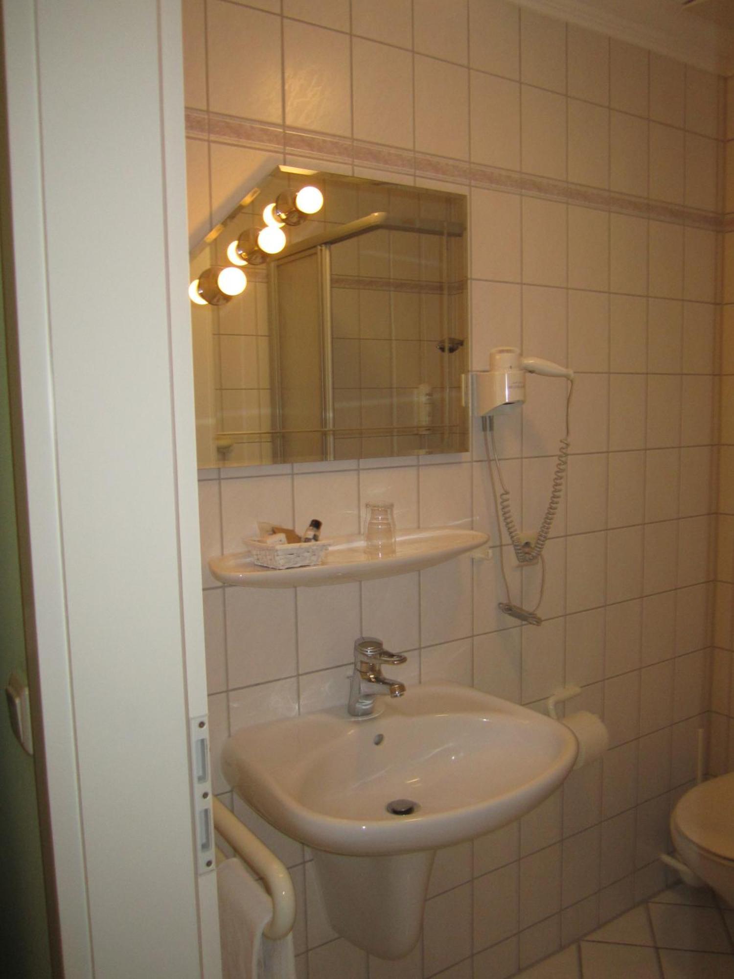 Gasthaus Knudsen Utersum Buitenkant foto